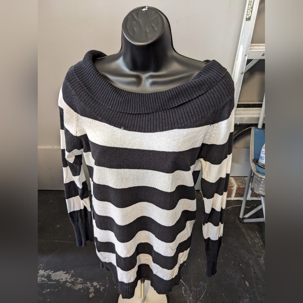 Women's XL Black and White Body Central Sweater Top